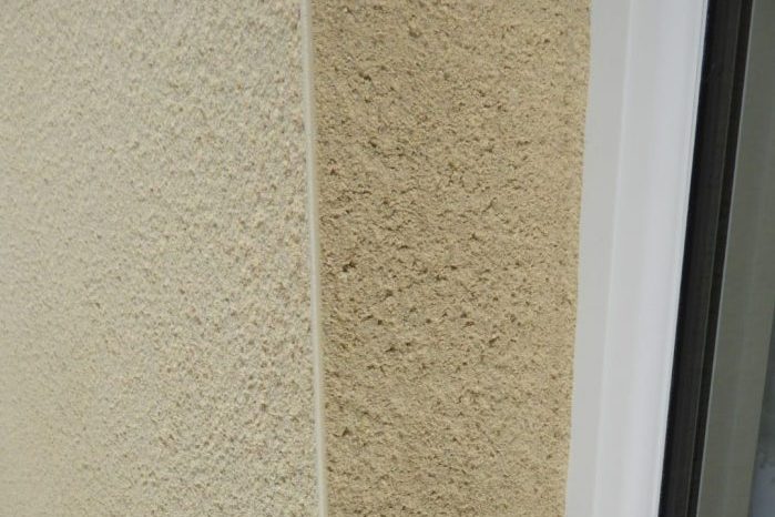 Close-up of scraped monocouche render finish by P3 Plastering