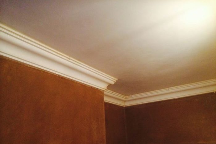 Decorative plaster coving and ceiling mouldings