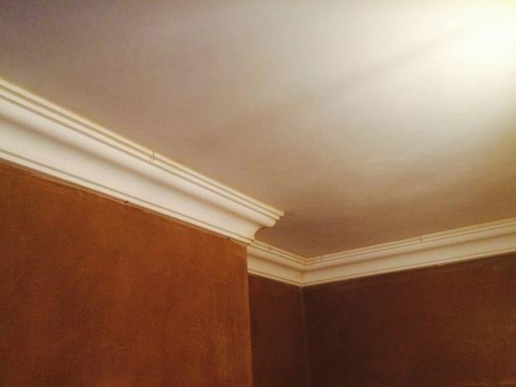 Decorative plaster coving and ceiling mouldings